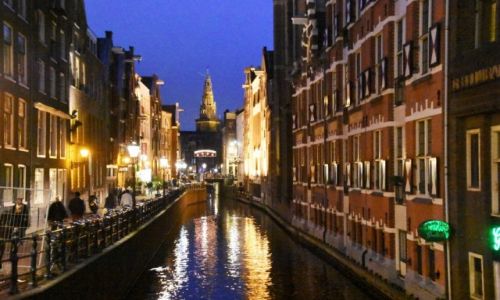 Zdjcie HOLANDIA / Amsterdam / centrum / Nad kanaem