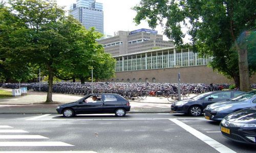 Zdjęcie HOLANDIA / Holandia / Amsterdam / rowerowy parking 2