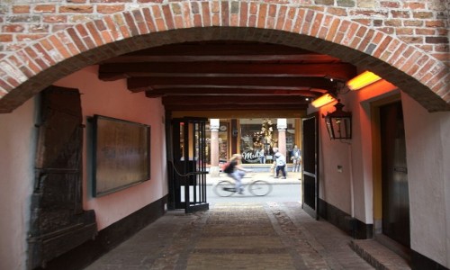 Zdjcie HOLANDIA / Groningen / Muzeum morskie / Brama