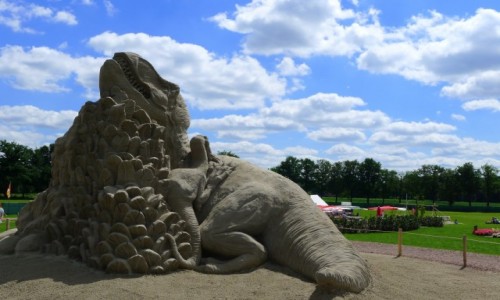 Zdjcie HOLANDIA / Achterhoek/ Wschodnia  Holandia / Winterswijk / Piaskowy dinozaur
