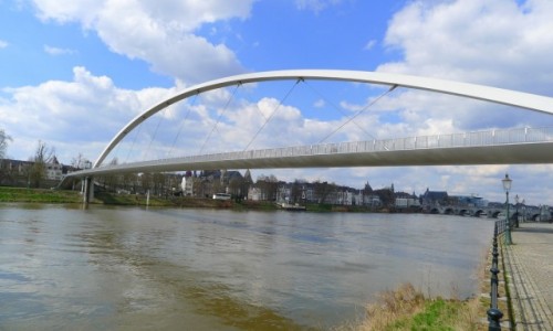 Zdjęcie HOLANDIA / Limburgia / Miasto Maastricht / Maastricht pod mostem.