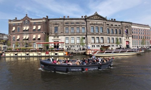Zdjcie HOLANDIA / Amsterdam / Rzeka Amstel  / Jedne stoj inne pyn