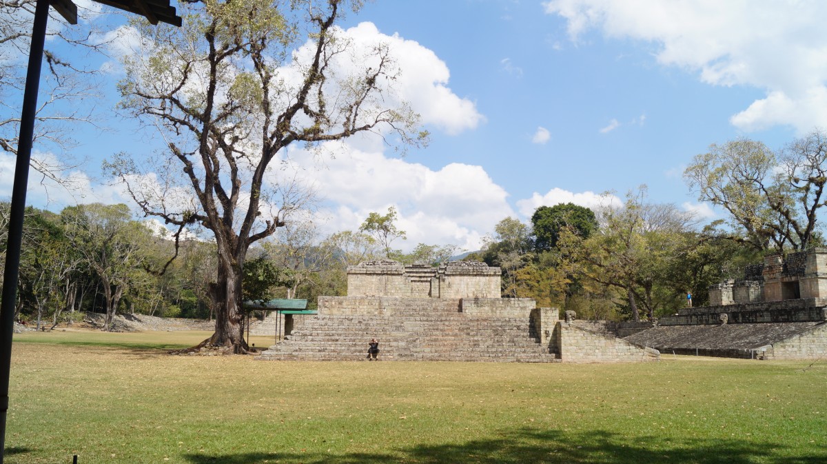 Zdjęcia: Miasto Majów, Copan, Zaduma nad losami dawnego miasta, HONDURAS Zdjęcia: Miasto Majów, Copan, Zaduma nad losami dawnego miasta, HONDURAS