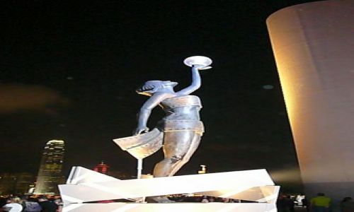Zdjęcie HONG KONG / Koowlon / nadbrzeże / statua