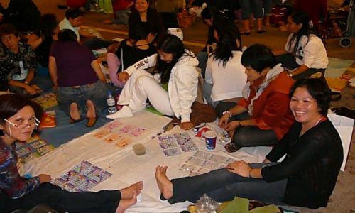 Zdjecie HONG KONG / Wyspa Hongkong / ulica / Święto Filipinek