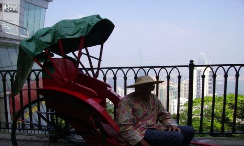 Zdjęcie HONG KONG / Hongkong / Hongkong- Victoria Peak / w oczekiwaniu na pasażera