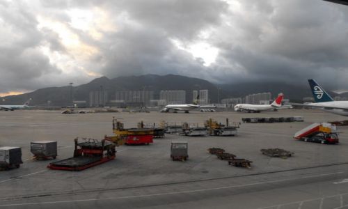 Zdjęcie HONG KONG / Hong Kong / Lotnisko / w drodze