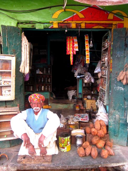 Zdjęcia: Udaipur, Indie, Sprzedawca, INDIE Zdjęcia: Udaipur, Indie, Sprzedawca, INDIE