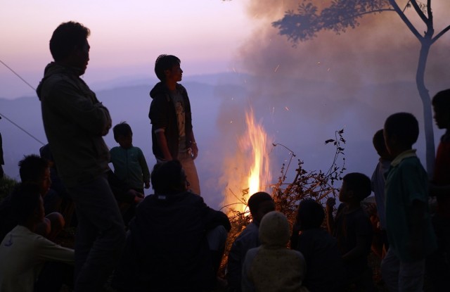 Zdj cia: Mon, Nagaland, przy ognisku, INDIE