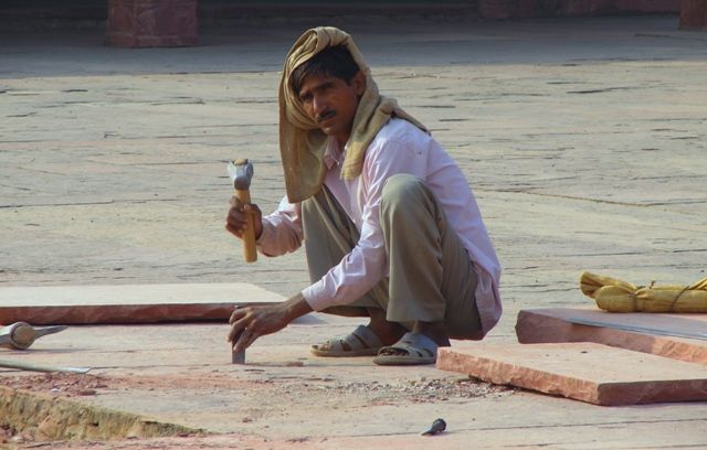 Zdjęcia: Fatehpur Sikri, Kamieniarz, INDIE Zdjęcia: Fatehpur Sikri, Kamieniarz, INDIE
