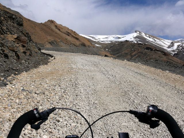 Zdjęcia: Ladakh, Himalaje, Droga na przełęcz Tanglang La 5328m.n.p.m., , INDIE Zdjęcia: Ladakh, Himalaje, Droga na przełęcz Tanglang La 5328m.n.p.m., , INDIE