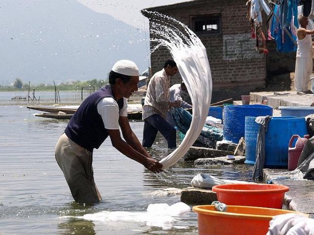 Zdjęcia: Srinagar, Kaszmir, Jezioro Dal czyli pralnia Kaszmiru, INDIE Zdjęcia: Srinagar, Kaszmir, Jezioro Dal czyli pralnia Kaszmiru, INDIE