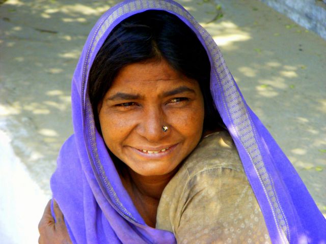 Zdjęcia: Delhi, pani fioletowa, INDIE Zdjęcia: Delhi, pani fioletowa, INDIE