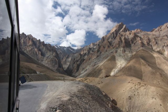 Zdjęcia: Droga z Kargil do Leh, Kaszmir/Ladakh, Autobusem TATA do nieba, INDIE Zdjęcia: Droga z Kargil do Leh, Kaszmir/Ladakh, Autobusem TATA do nieba, INDIE