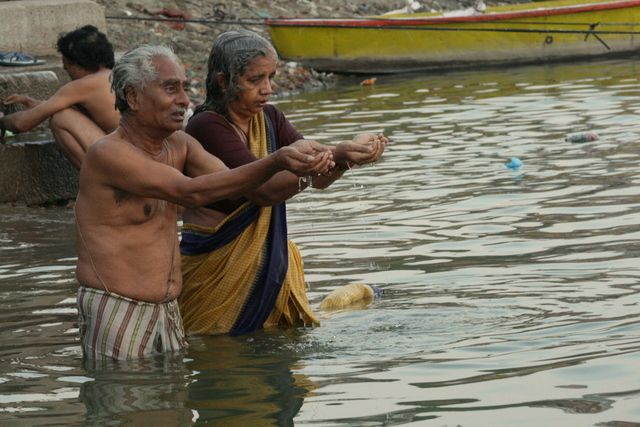 Zdjęcia: Ganges, Varanasi, Modlitwa nad Gangesem, INDIE Zdjęcia: Ganges, Varanasi, Modlitwa nad Gangesem, INDIE