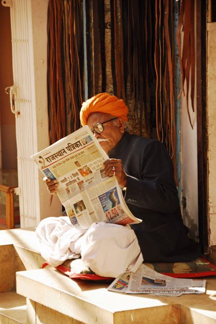 Zdjęcia: Jaisalmer, Rajasthan, przeglad porannej prasy, INDIE Zdjęcia: Jaisalmer, Rajasthan, przeglad porannej prasy, INDIE