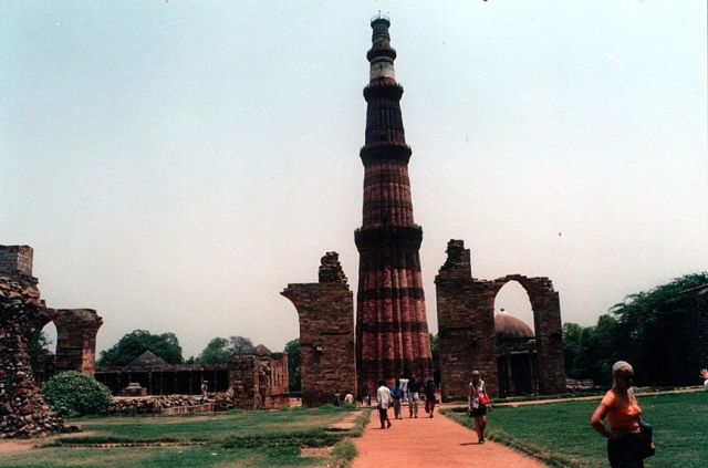 Zdjęcia: 15 km na południe od DELHI., Kutab Minar., INDIE Zdjęcia: 15 km na południe od DELHI., Kutab Minar., INDIE