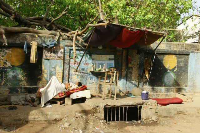 Zdjęcia: Delhi, Delhi, Przerwa u fryzjera, INDIE Zdjęcia: Delhi, Delhi, Przerwa u fryzjera, INDIE