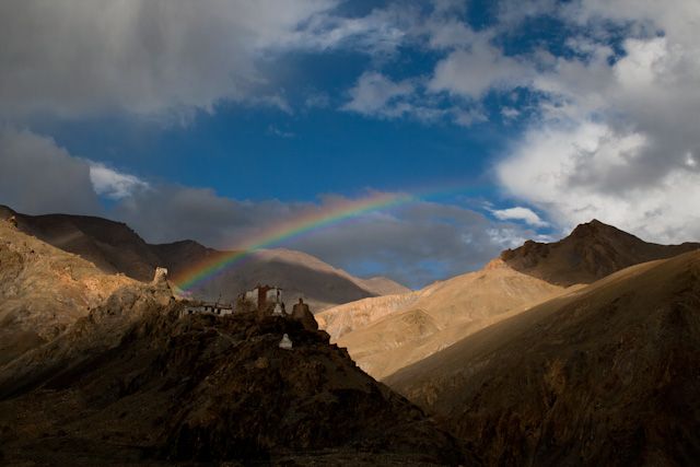 Zdjęcia: wioska Rumtse, Ladakh, Tęcza nad świątynia, INDIE Zdjęcia: wioska Rumtse, Ladakh, Tęcza nad świątynia, INDIE