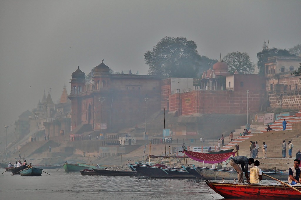 Zdjęcia: Varanasi, Poranne mgły nad Gangesem, INDIE Zdjęcia: Varanasi, Poranne mgły nad Gangesem, INDIE