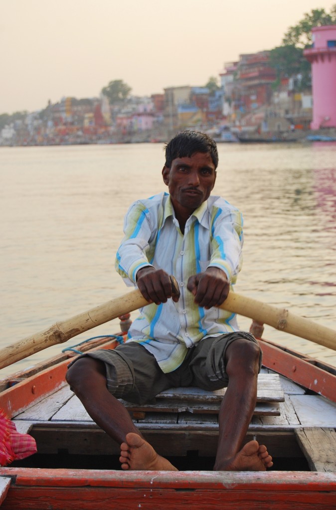 Zdjęcia: Varanasi, Uttar Pradesh, Wioślarz, INDIE Zdjęcia: Varanasi, Uttar Pradesh, Wioślarz, INDIE