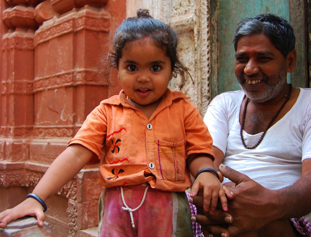 Zdjęcia: Varanasi, Uttar Pradesh, Dziewczynka, INDIE Zdjęcia: Varanasi, Uttar Pradesh, Dziewczynka, INDIE