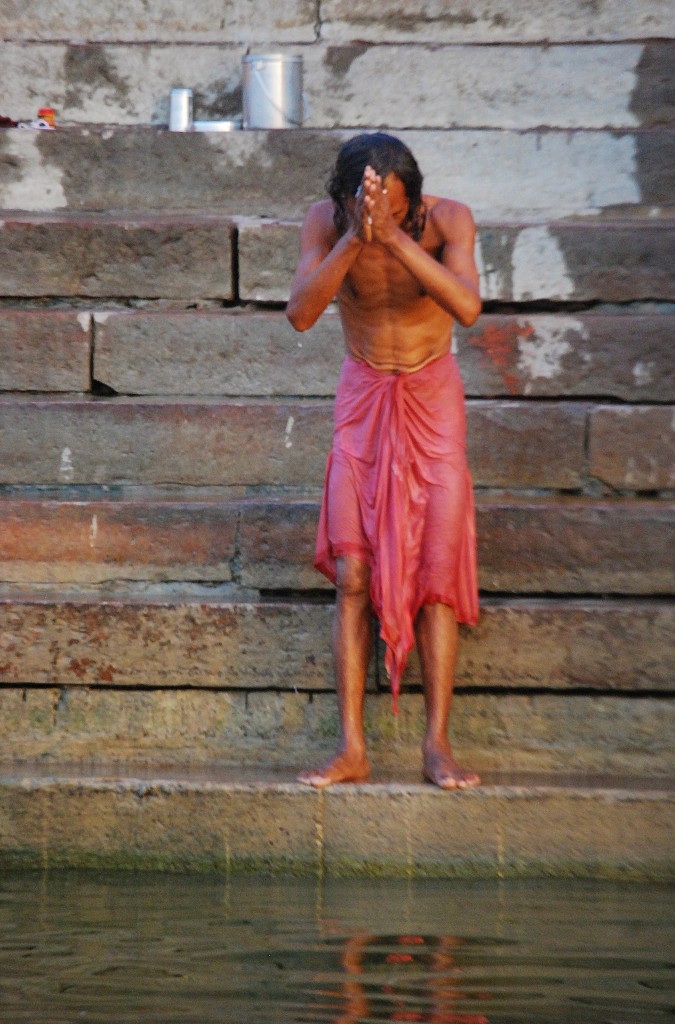 Zdjęcia: Varanasi, Uttar Pradesh, Ukłon w strone słońca, INDIE Zdjęcia: Varanasi, Uttar Pradesh, Ukłon w strone słońca, INDIE