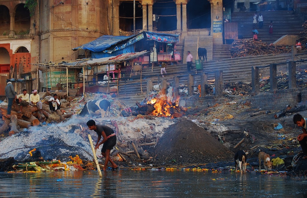 Zdjęcia: Varanasi, Uttar Pradesh, Stos pogrzebowy, INDIE Zdjęcia: Varanasi, Uttar Pradesh, Stos pogrzebowy, INDIE