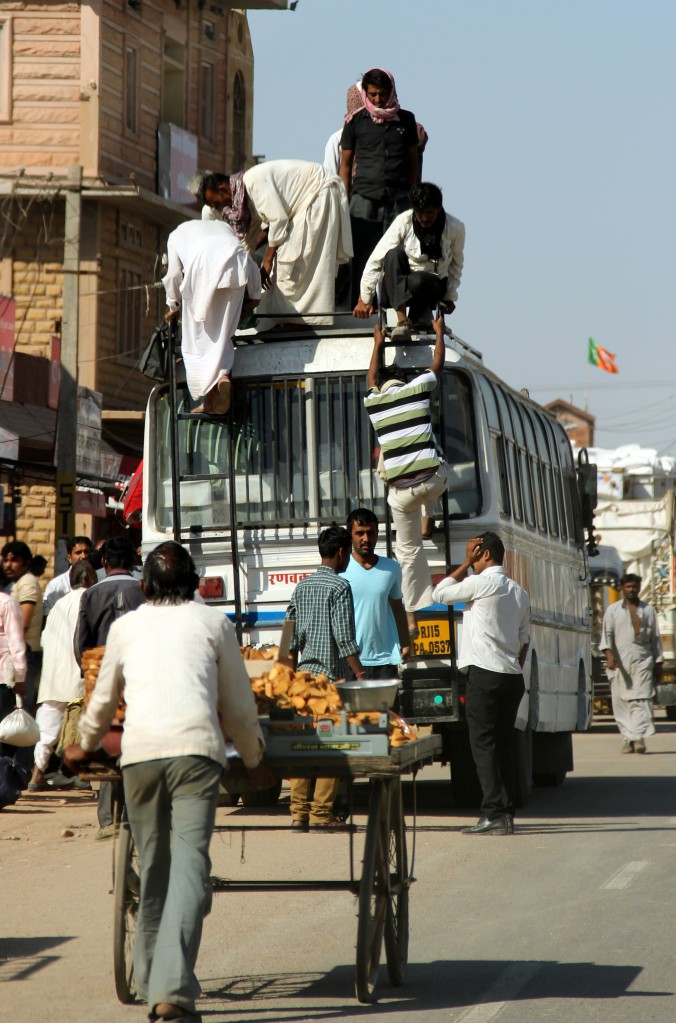 Zdjęcia: pustynia, Jaisalmer, miejsce w autobusie dla kazdego , INDIE Zdjęcia: pustynia, Jaisalmer, miejsce w autobusie dla kazdego , INDIE