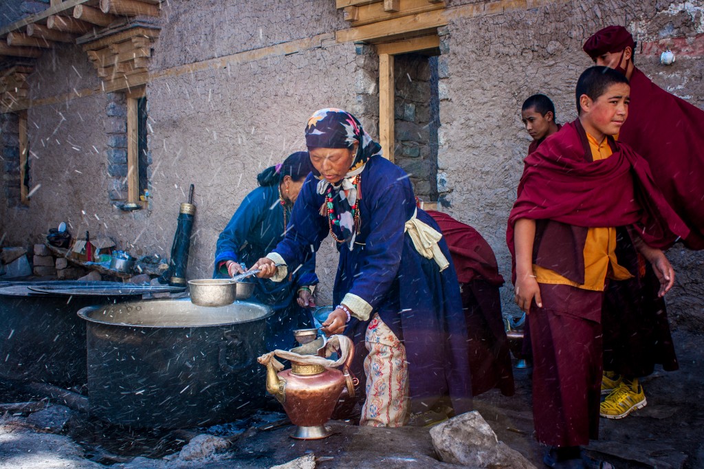 Zdjęcia: Klasztor w Hemis, Ladakh, Czas na herbatę, INDIE Zdjęcia: Klasztor w Hemis, Ladakh, Czas na herbatę, INDIE