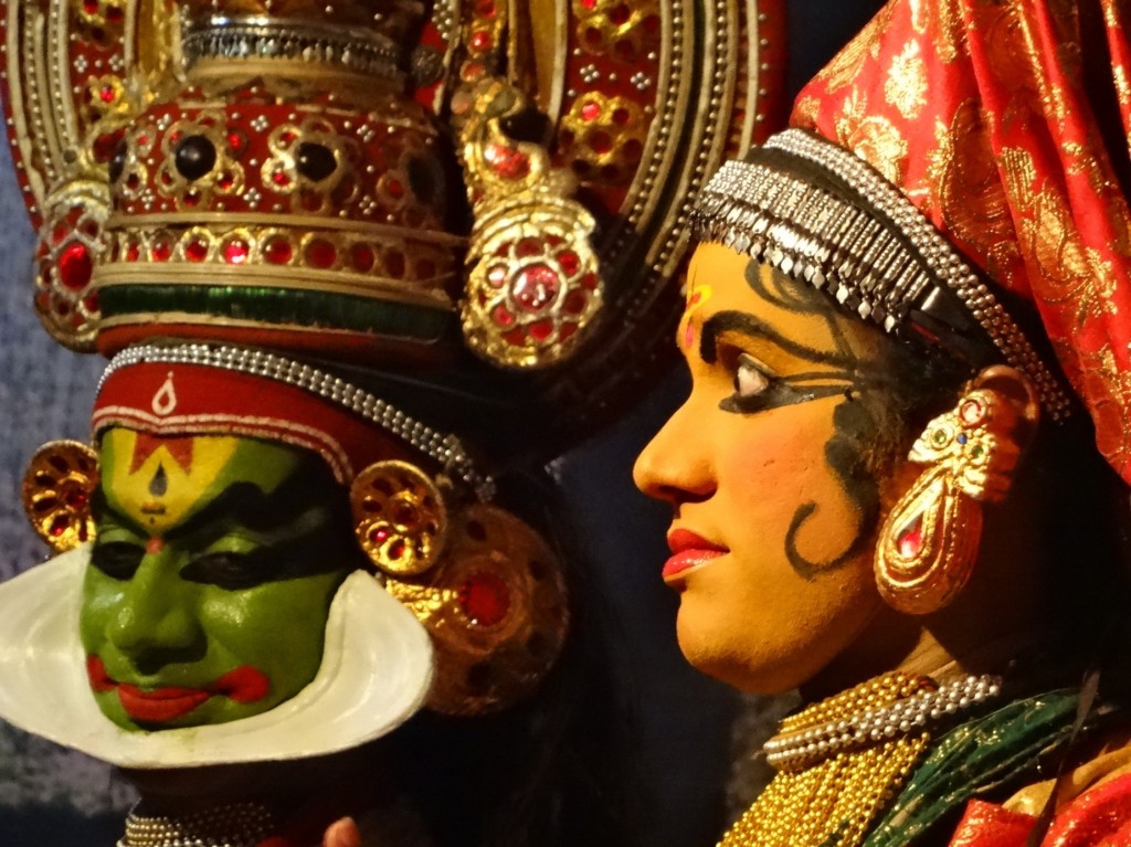 Zdjęcia: Kochin, Kerala, Ciekawostki: aktorzy niezwykłego teatru Kathakali, INDIE Zdjęcia: Kochin, Kerala, Ciekawostki: aktorzy niezwykłego teatru Kathakali, INDIE