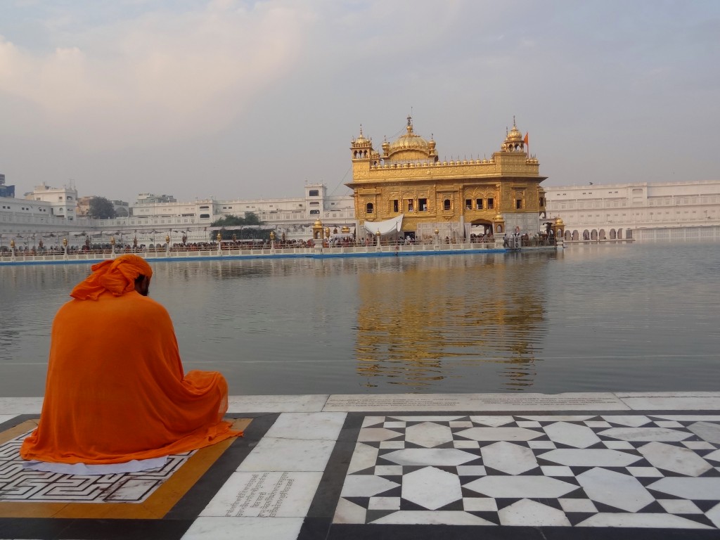 Zdjęcia: Amritsar - przed Złotą Światynią, Modlitwa , INDIE Zdjęcia: Amritsar - przed Złotą Światynią, Modlitwa , INDIE
