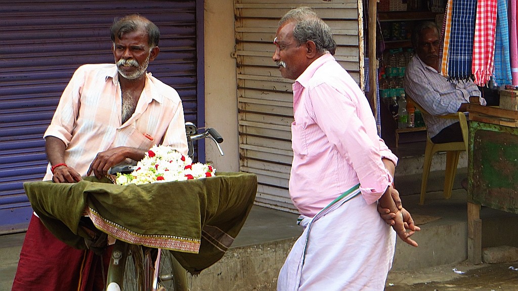 Zdjęcia: Tiruvannamalaj, Tamil Nadu, przed świątynią Sziwy, INDIE Zdjęcia: Tiruvannamalaj, Tamil Nadu, przed świątynią Sziwy, INDIE