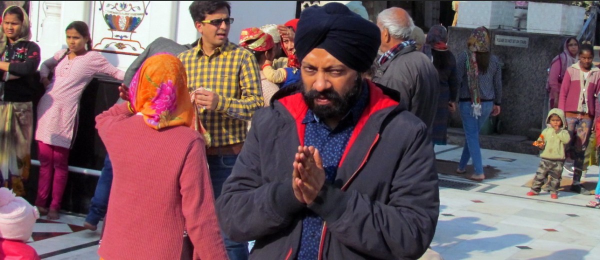 Zdjęcia: Przed świątynią Sikhów, Delhi, Modlitwa Sikha, INDIE Zdjęcia: Przed świątynią Sikhów, Delhi, Modlitwa Sikha, INDIE