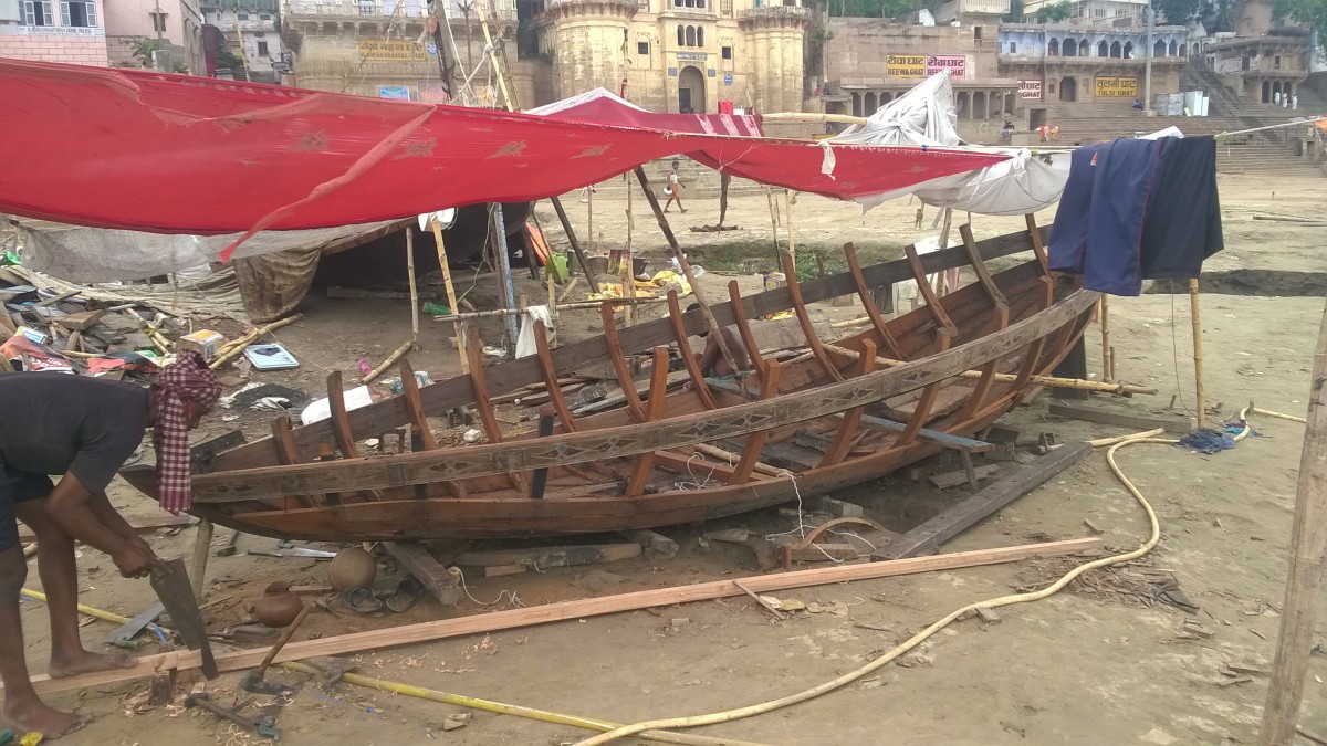 Zdjęcia: Varanasi, Uttar Pradeś, Na ghatach znajdzie się i ministocznia, INDIE Zdjęcia: Varanasi, Uttar Pradeś, Na ghatach znajdzie się i ministocznia, INDIE