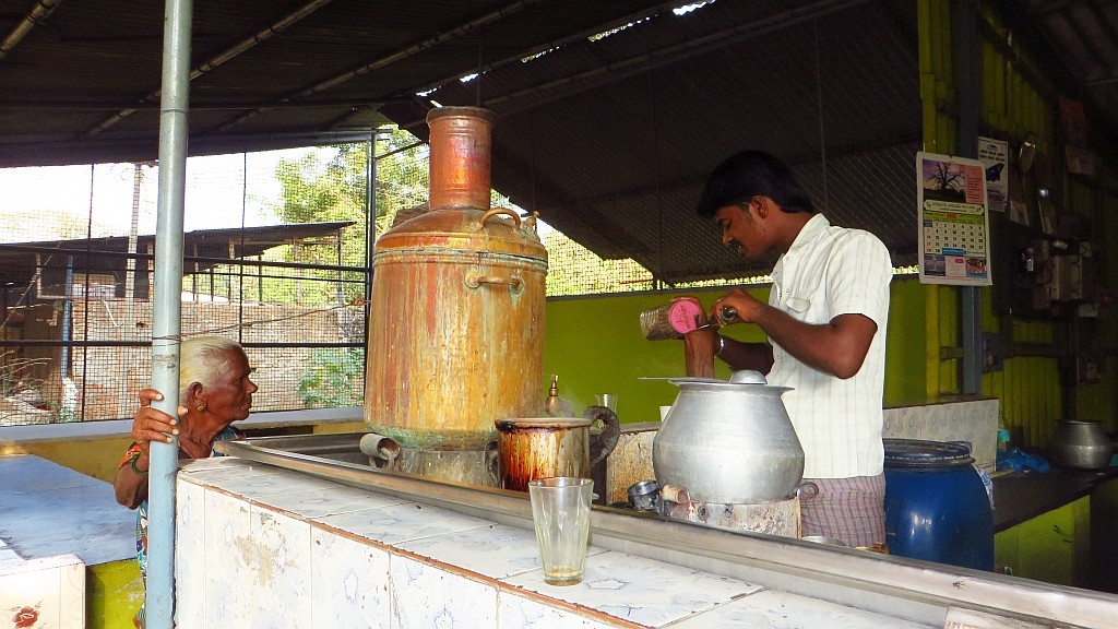 Zdjęcia: trasa Mahabalipuram - Kanchipuram, Tamilnadu, przydrożny bar, INDIE Zdjęcia: trasa Mahabalipuram - Kanchipuram, Tamilnadu, przydrożny bar, INDIE