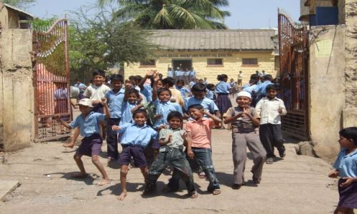 Zdjecie INDIE / Karnataka / Bijapur / dzieciaki zawsze tak reaguj na widok biaego
