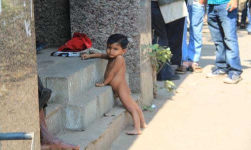 Zdjecie INDIE / Maharasztra / Bombaj / dzieciak ze slumsw