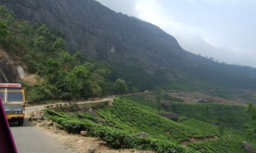 Zdjęcie INDIE / Kerala / Munnar / A to już na trasie która naprawde warta jest pokonania