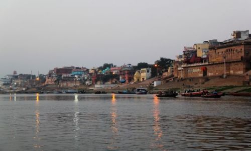 Zdjecie INDIE / Uttar Pradesh / Waranasi / Ghaty o wschodzie 