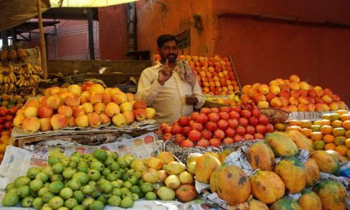 Zdjecie INDIE / Rajastan / Jaipur / Sprzedawca owocw