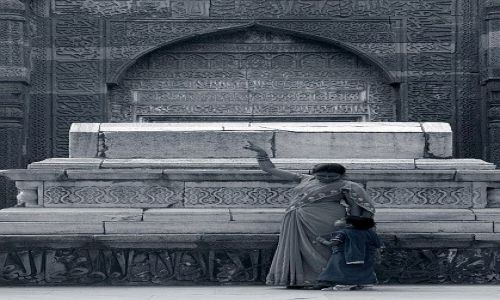 Zdjęcie INDIE / Delhi / Qutub Minar / przy sarkofagu