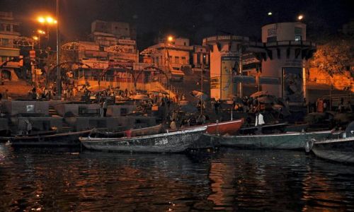 Zdjecie INDIE / - / Vaeanasi / Noc w Varanasi