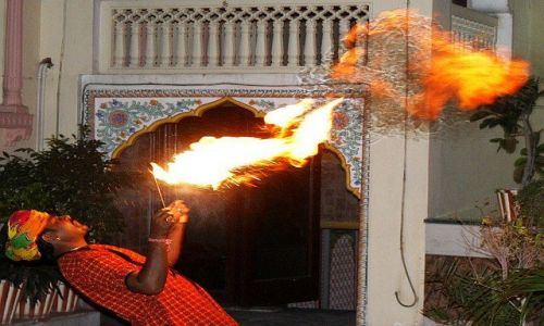 Zdjecie INDIE / Rajasthan / Jaipur / sztukmistrz