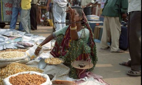 Zdjecie INDIE / brak / New Delhi / Bazar - waga