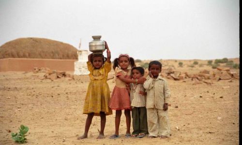 Zdjęcie INDIE / Rajastan - przy granicy z Pakistanem / Jaisalmer / Osada na pustyni