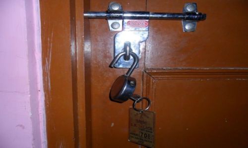 Zdjecie INDIE / Radastan / Jaipur / Typowy zamek biurowo-hotelowy