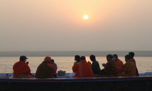 Zdjęcie INDIE / Varanasi / Ganges / O wschodzie słońca