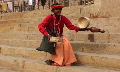 Zdjcie INDIE /  Uttar Pradesh / Waranasi / Zaklinacz wy