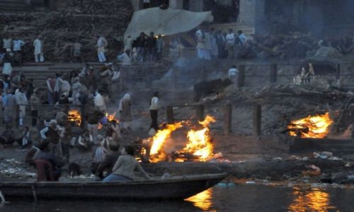 Zdjecie INDIE / Uttar Pradesh / Varanasi / Manikarnika Ghat